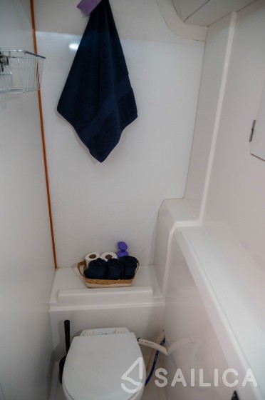 Lagoon 380 S2 - Yacht Charter Sailica