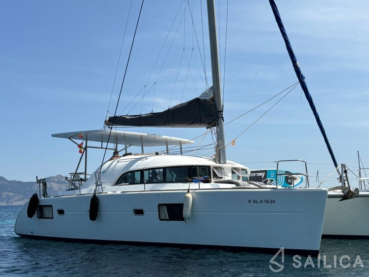 Lagoon 380 S2 - Yacht Charter Sailica