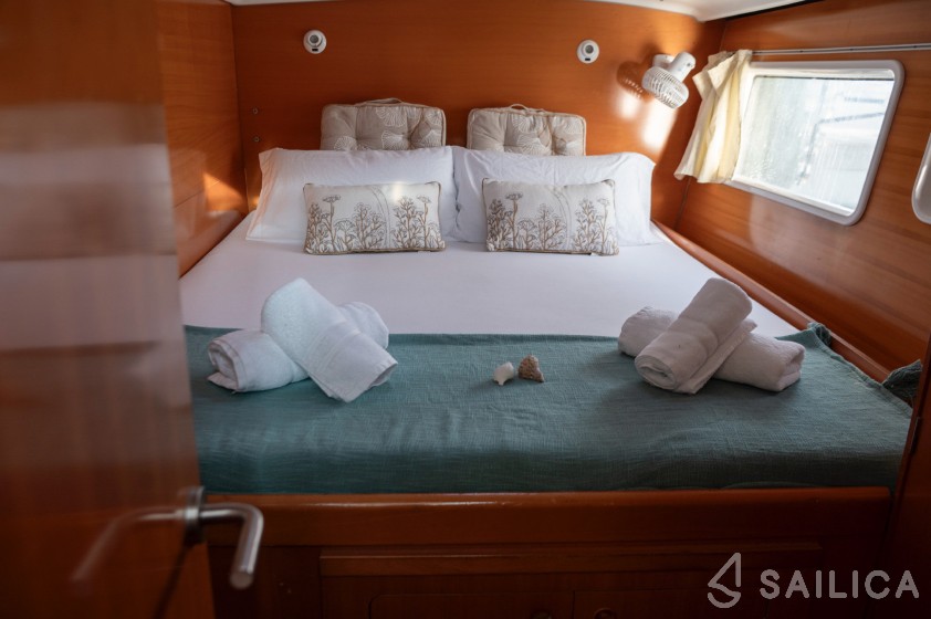 Lagoon 380 S2 - Yacht Charter Sailica