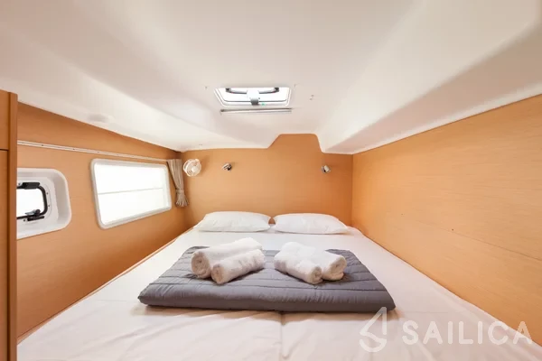 Lagoon 380 S2 - Yacht Charter Sailica