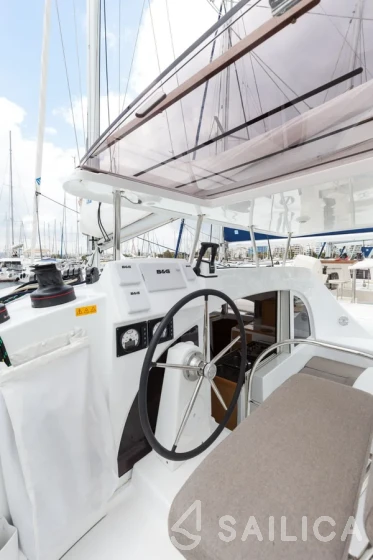 Lagoon 380 S2 - Yacht Charter Sailica