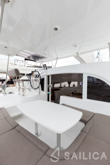 Lagoon 380 S2 - Yacht Charter Sailica