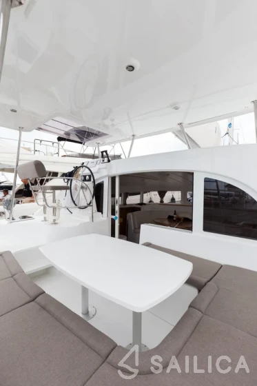 Lagoon 380 S2 - Yacht Charter Sailica