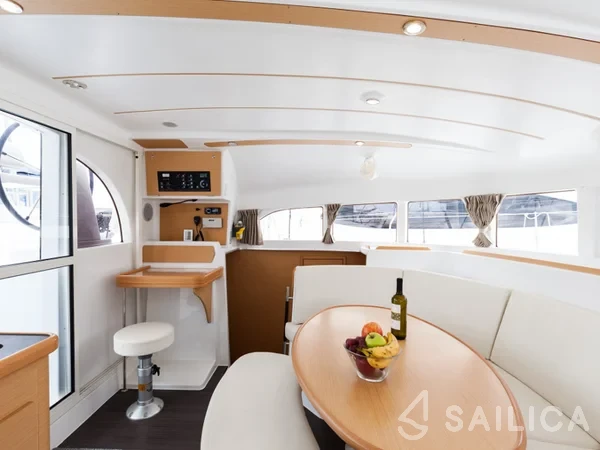 Lagoon 380 S2 - Yacht Charter Sailica