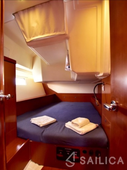 Oceanis 45 - Yacht Charter Sailica