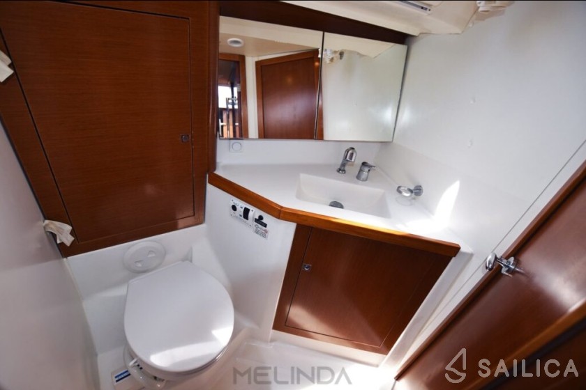 Oceanis 45 - Yacht Charter Sailica