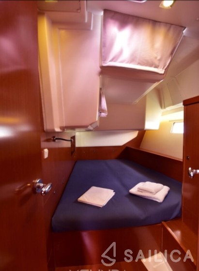 Oceanis 45 - Yacht Charter Sailica