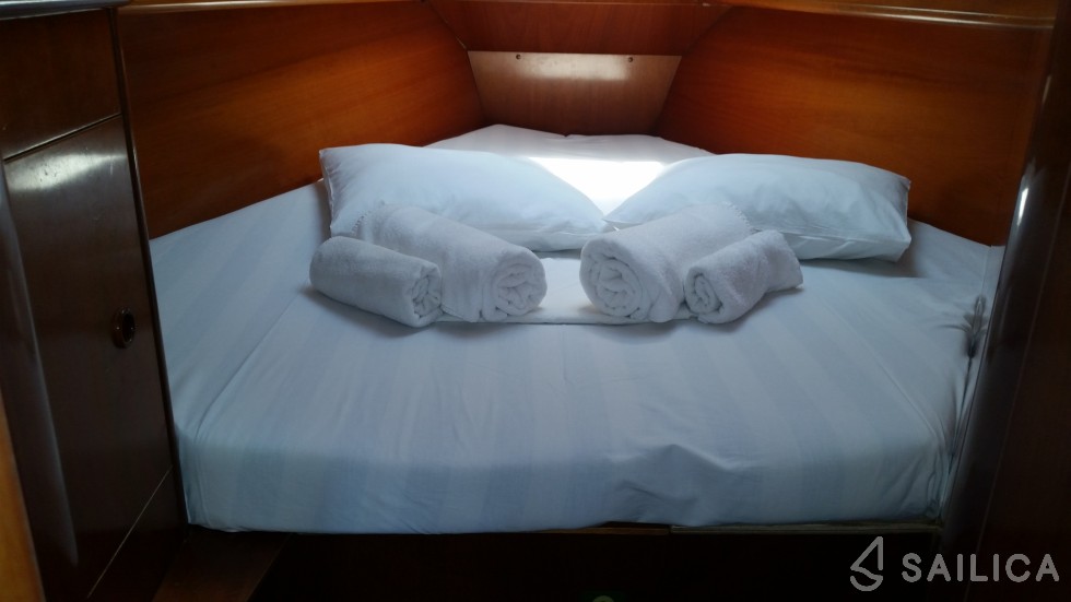 Oceanis 41.1 - Yacht Charter Sailica