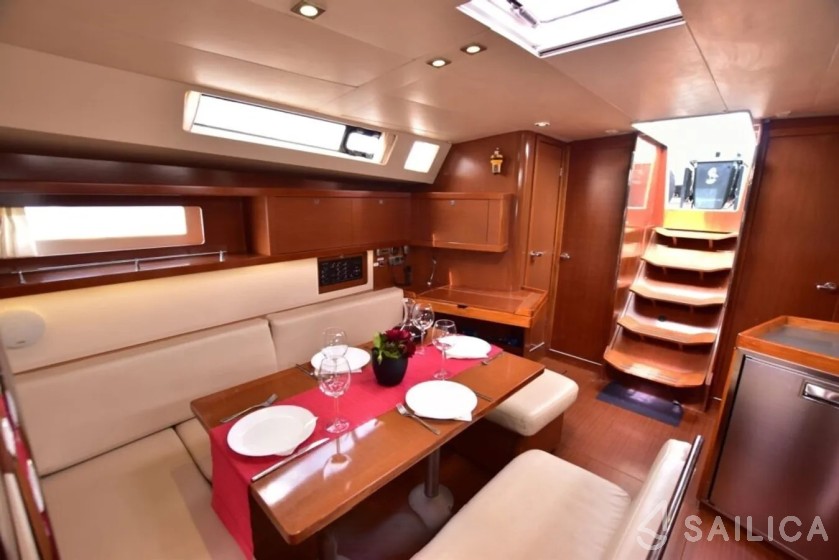 Oceanis 45 - Yacht Charter Sailica