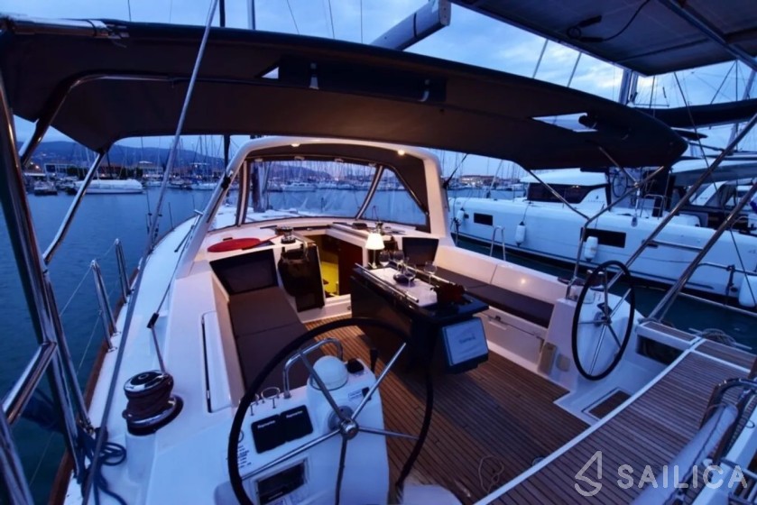 Oceanis 45 - Yacht Charter Sailica