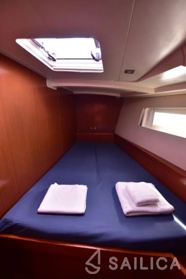Oceanis 45 - Yacht Charter Sailica