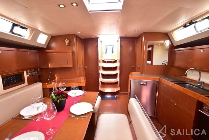 Oceanis 45 - Yacht Charter Sailica