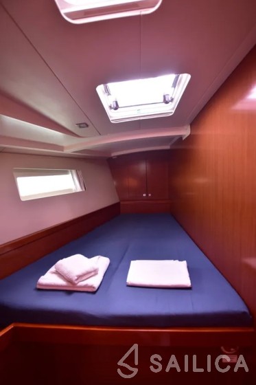 Oceanis 45 - Yacht Charter Sailica