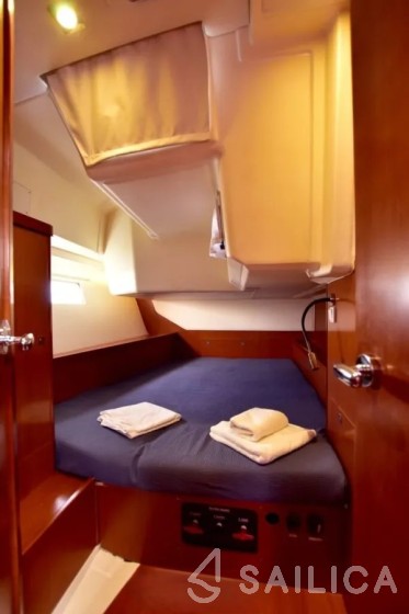 Oceanis 45 - Yacht Charter Sailica