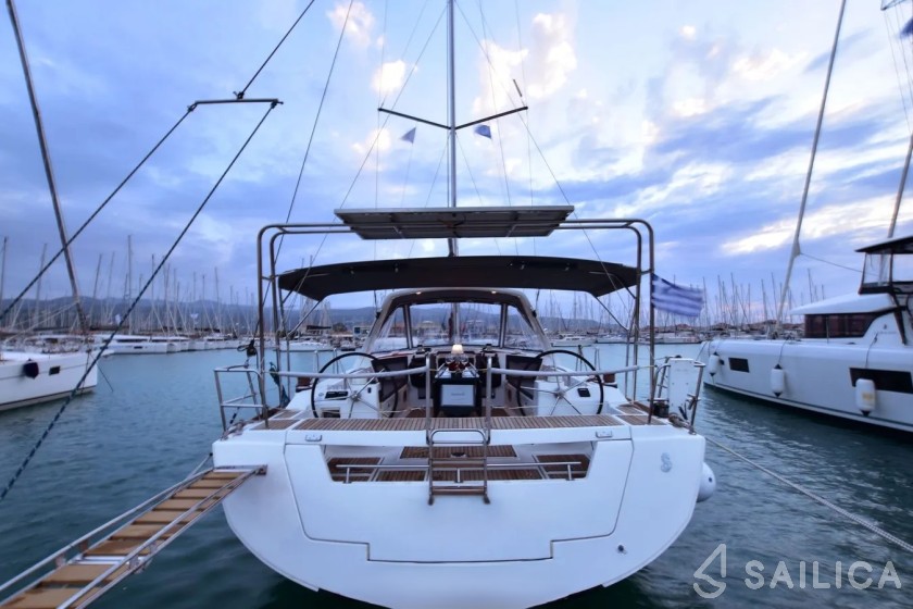Oceanis 45 - Yacht Charter Sailica