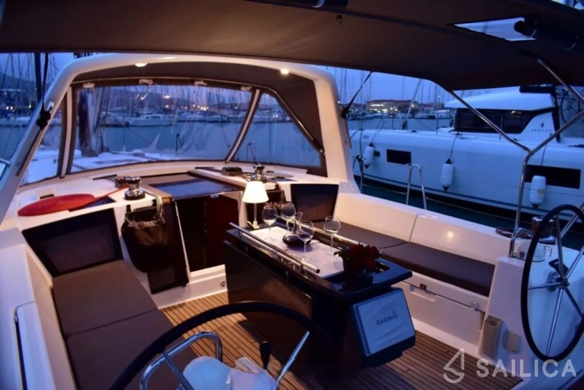 Oceanis 45 - Yacht Charter Sailica