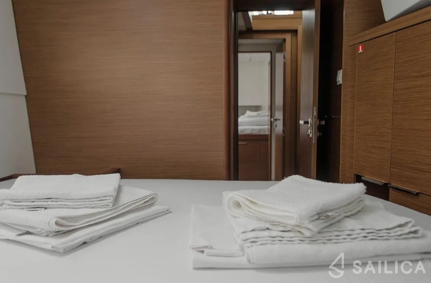 Lagoon 40 - Yacht Charter Sailica
