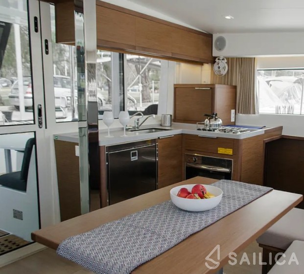 Lagoon 40 - Yacht Charter Sailica