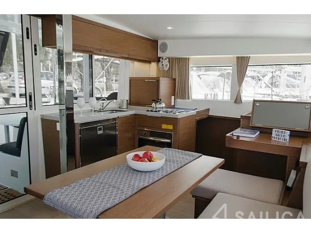 Lagoon 40 - Yacht Charter Sailica