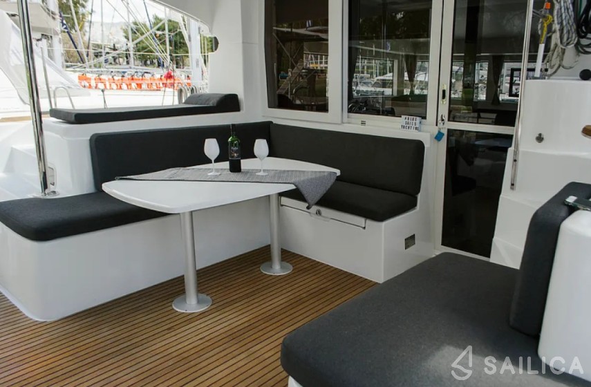 Lagoon 40 - Yacht Charter Sailica