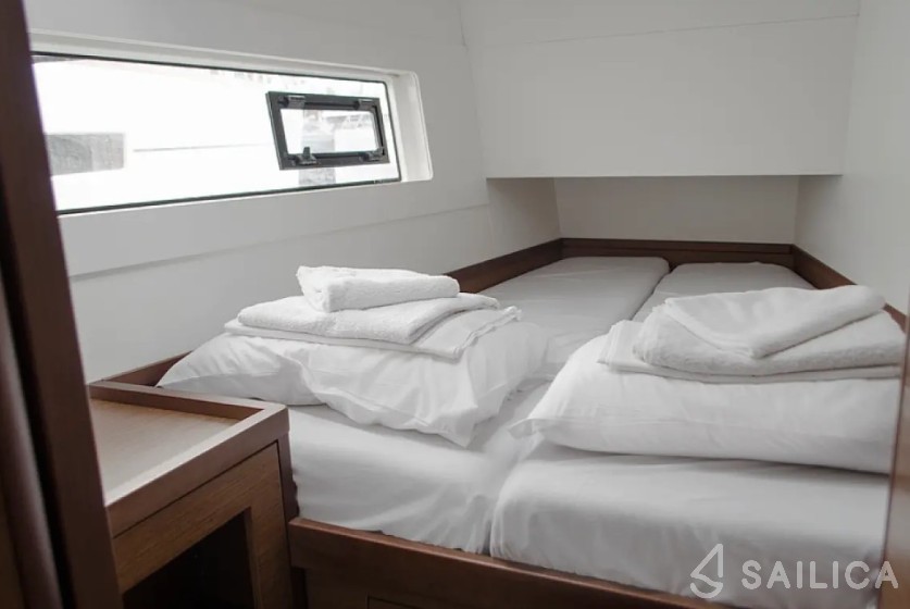 Lagoon 40 - Yacht Charter Sailica