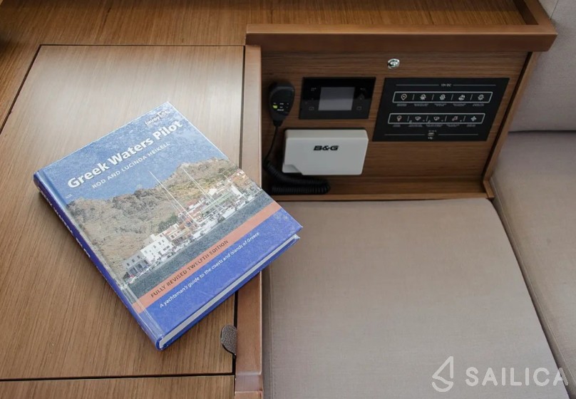 Lagoon 40 - Yacht Charter Sailica