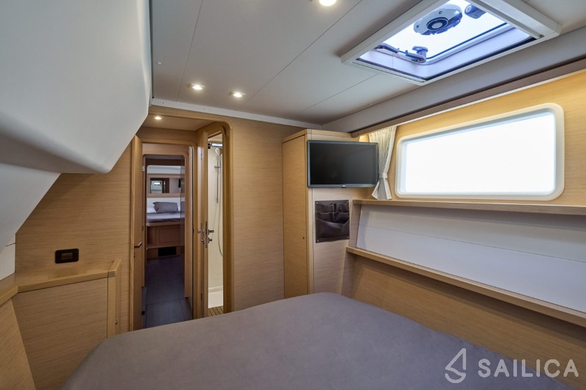 Lagoon 42 - Yacht Charter Sailica