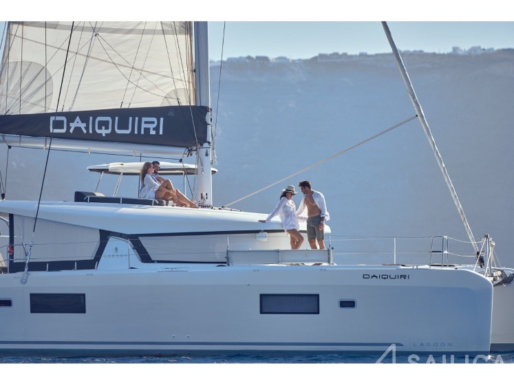Lagoon 42 - Yacht Charter Sailica