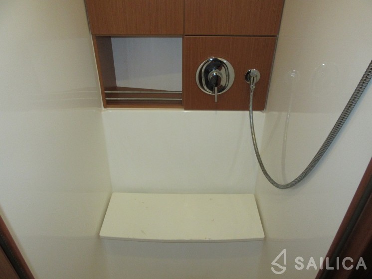 Bavaria 46 Cruiser - Yacht Charter Sailica