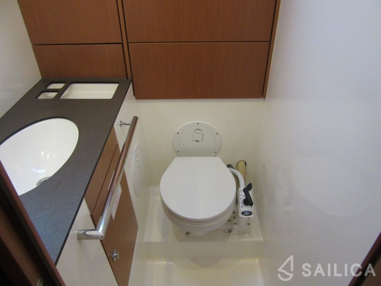 Bavaria 46 Cruiser - Yacht Charter Sailica