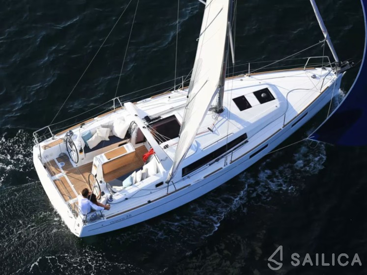 Oceanis 35 - Yacht Charter Sailica