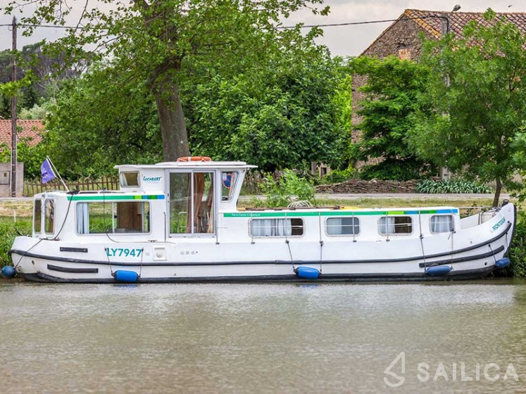 Pénichette 1107 - Yacht Charter Sailica