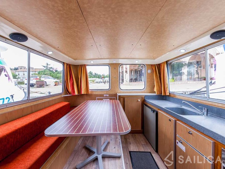 Pénichette 1107 - Yacht Charter Sailica