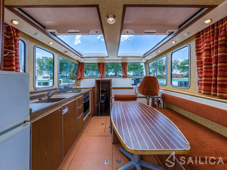 Pénichette 1120 - Yacht Charter Sailica