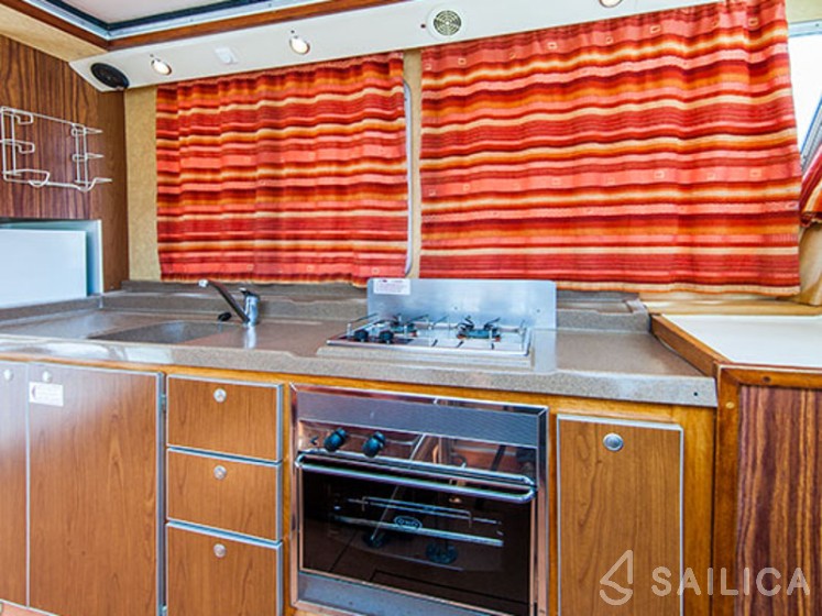 Pénichette 1120 - Yacht Charter Sailica