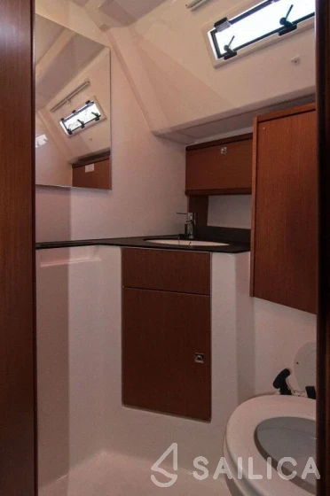 Bavaria 46 Cruiser - Yacht Charter Sailica