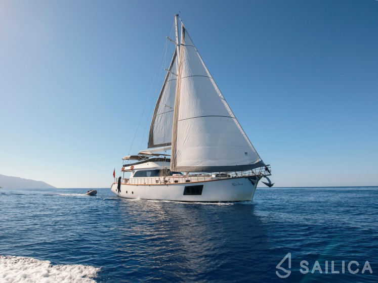 Motor sailer - Yacht Charter Sailica