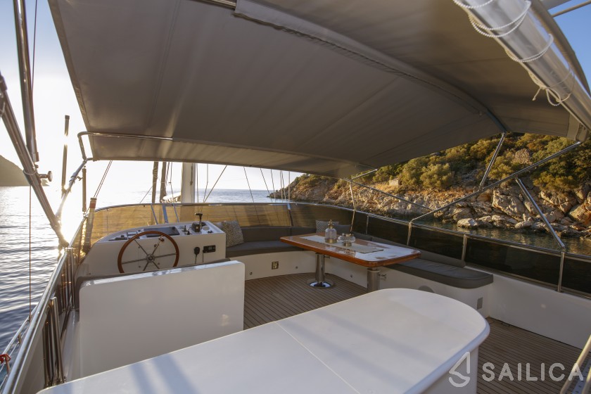 Motor sailer - Yacht Charter Sailica
