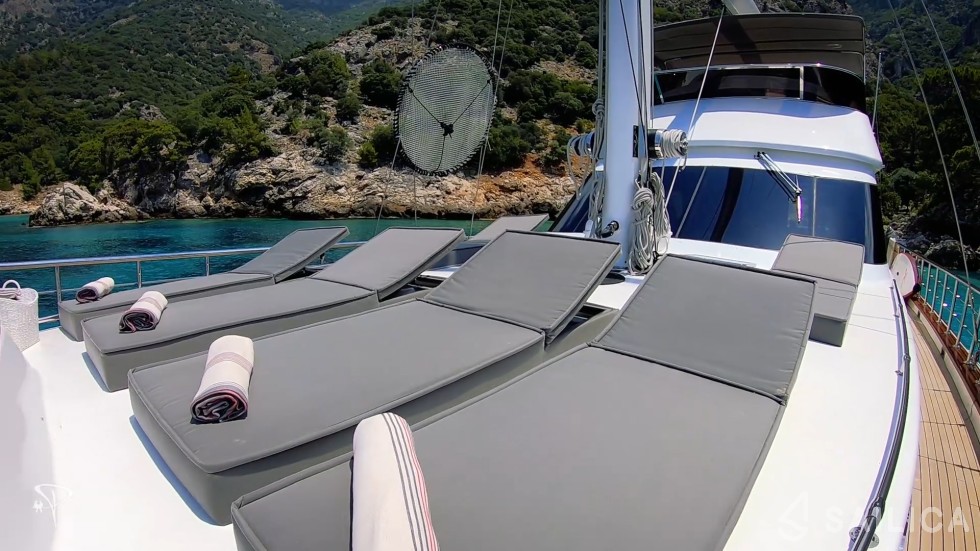 Motor sailer - Yacht Charter Sailica