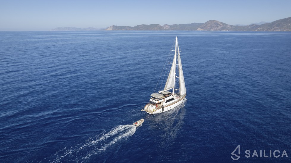 Motor sailer - Yacht Charter Sailica