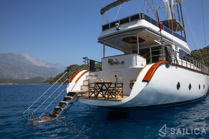 Motor sailer - Yacht Charter Sailica