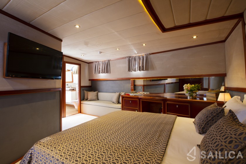 Motor sailer - Yacht Charter Sailica