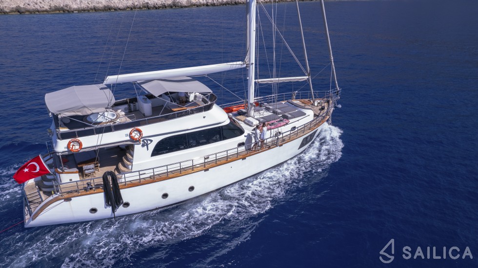 Motor sailer - Yacht Charter Sailica