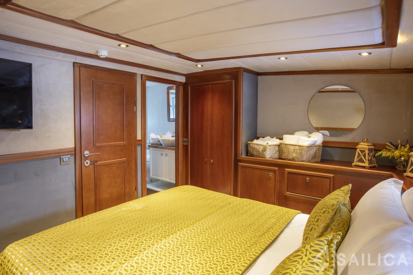 Motor sailer - Yacht Charter Sailica