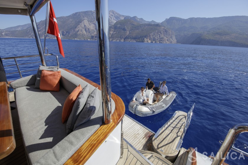 Motor sailer - Yacht Charter Sailica