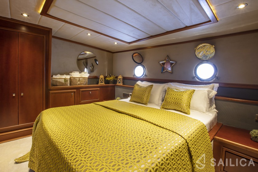 Motor sailer - Yacht Charter Sailica