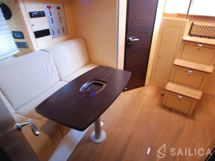 Cranchi Zaffiro 36 - Yacht Charter Sailica