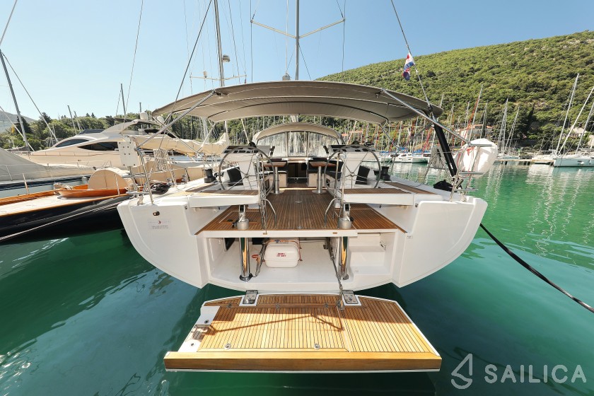 Hanse 548 - 5 + 1 cab. - Yacht Charter Sailica