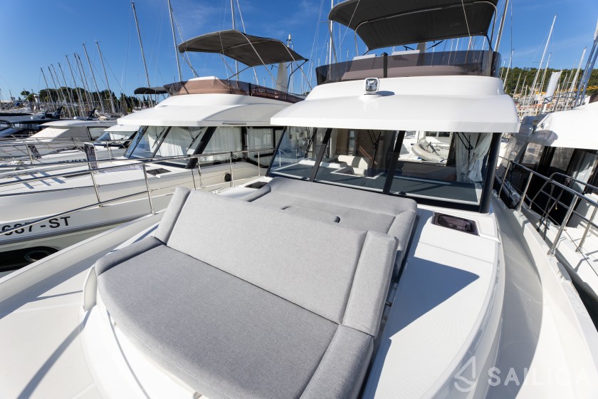 Swift Trawler 41 - Yacht Charter Sailica