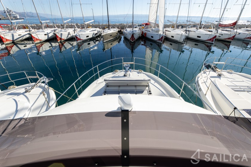 Swift Trawler 41 - Yacht Charter Sailica